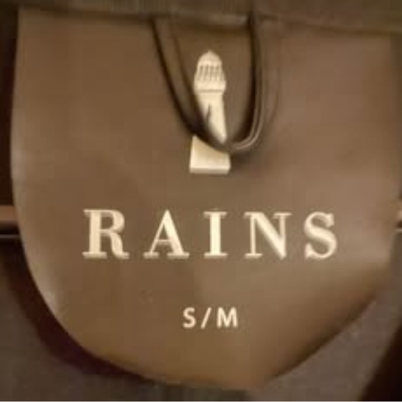 RAINS | RAINCOAT UNISEX Black Hoodie - Picture 2 of 3